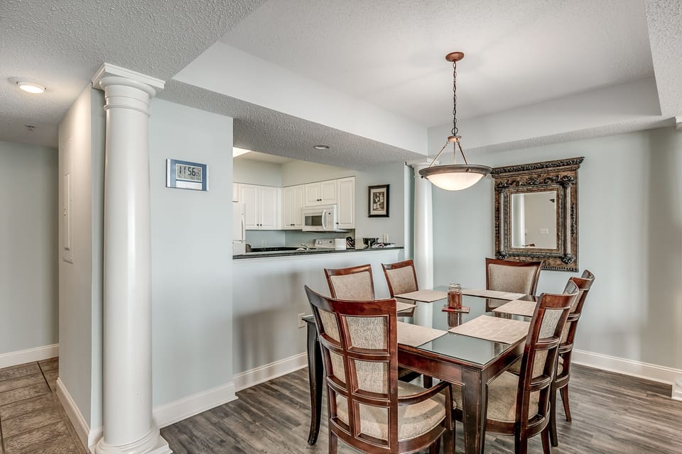 Seating for six at the dining table