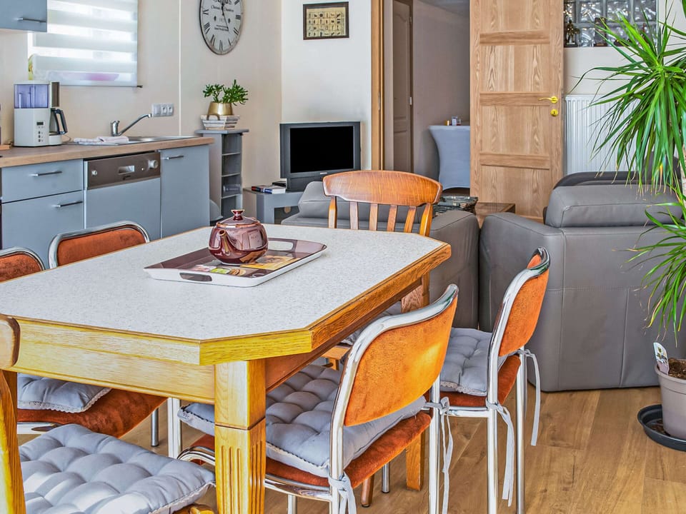 Cottage | Private kitchen | Highchair