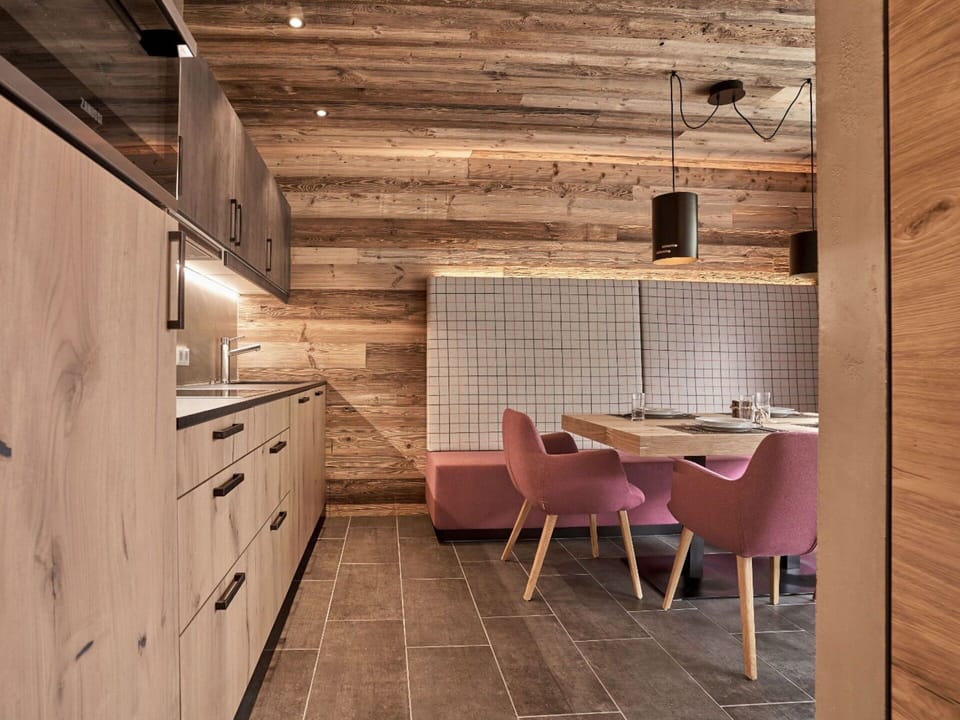 Room, Interior Design, Property, Furniture, Building, House, Kitchen, Countertop, Tile, Architecture