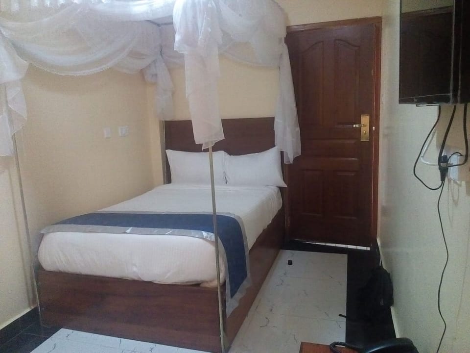 Standard Room | Desk, blackout drapes, free WiFi, bed sheets