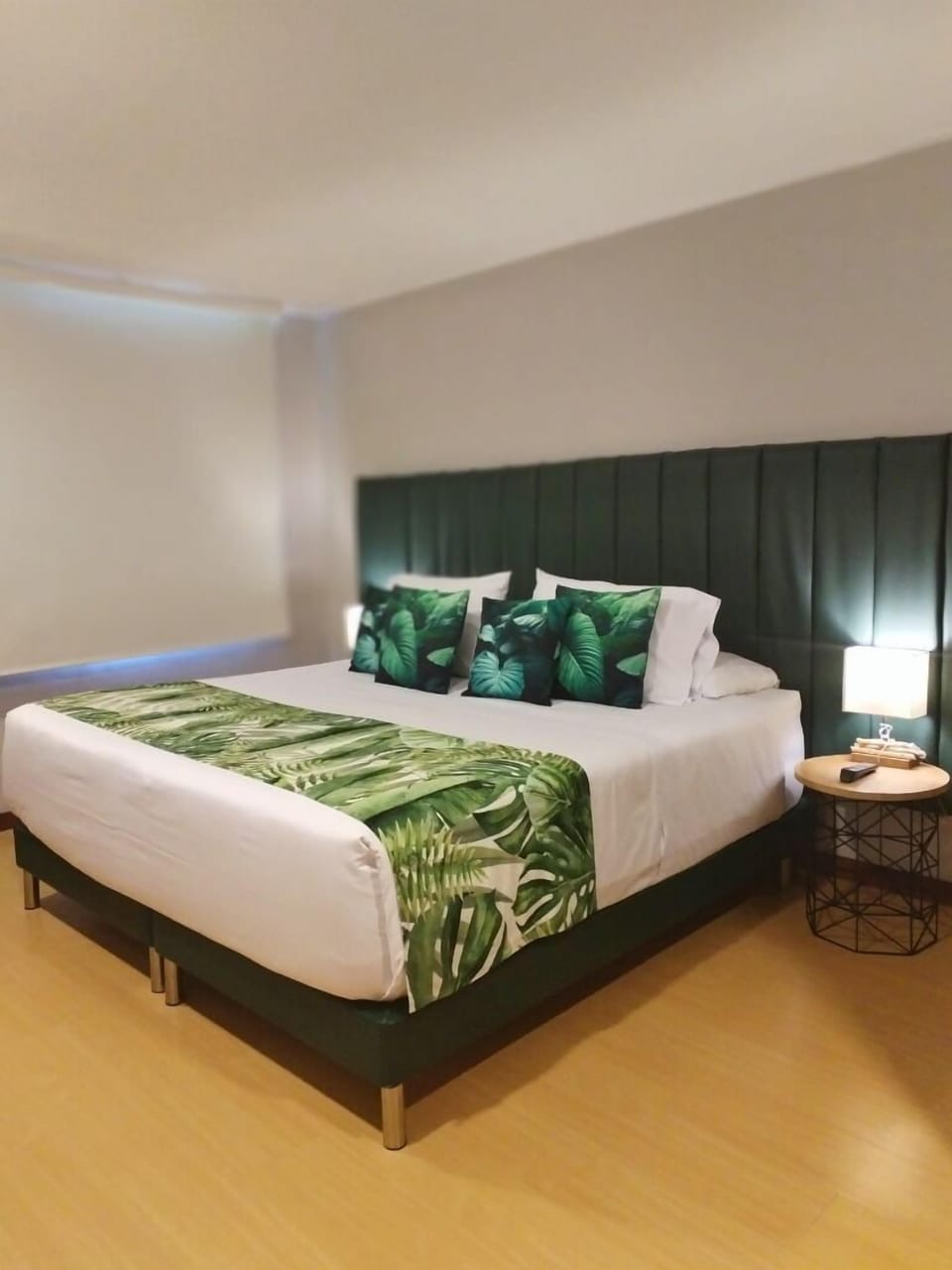 Deluxe Room, 1 King Bed | In-room safe, desk, laptop workspace, blackout drapes