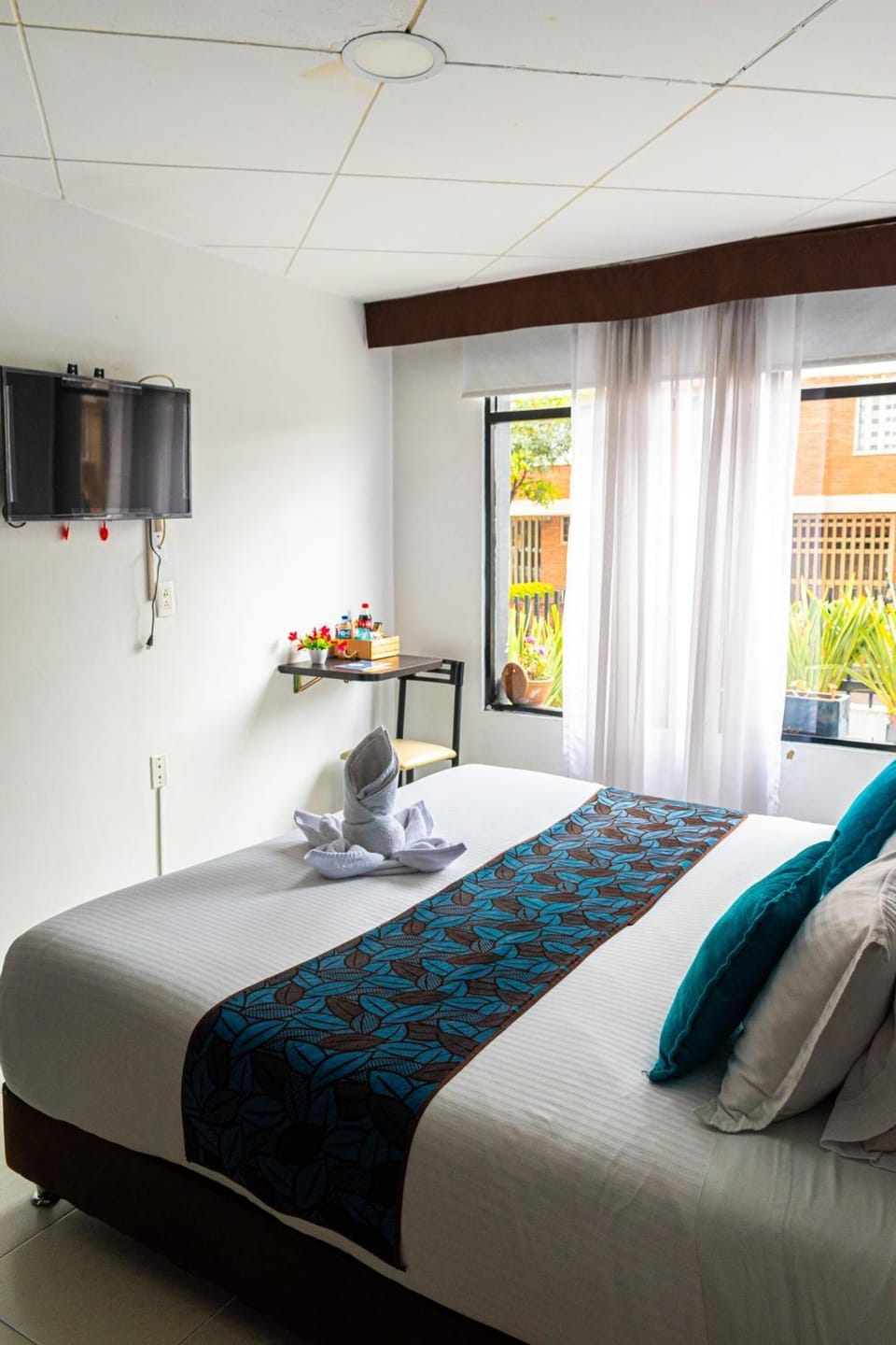 Individually decorated, desk, blackout drapes, free WiFi