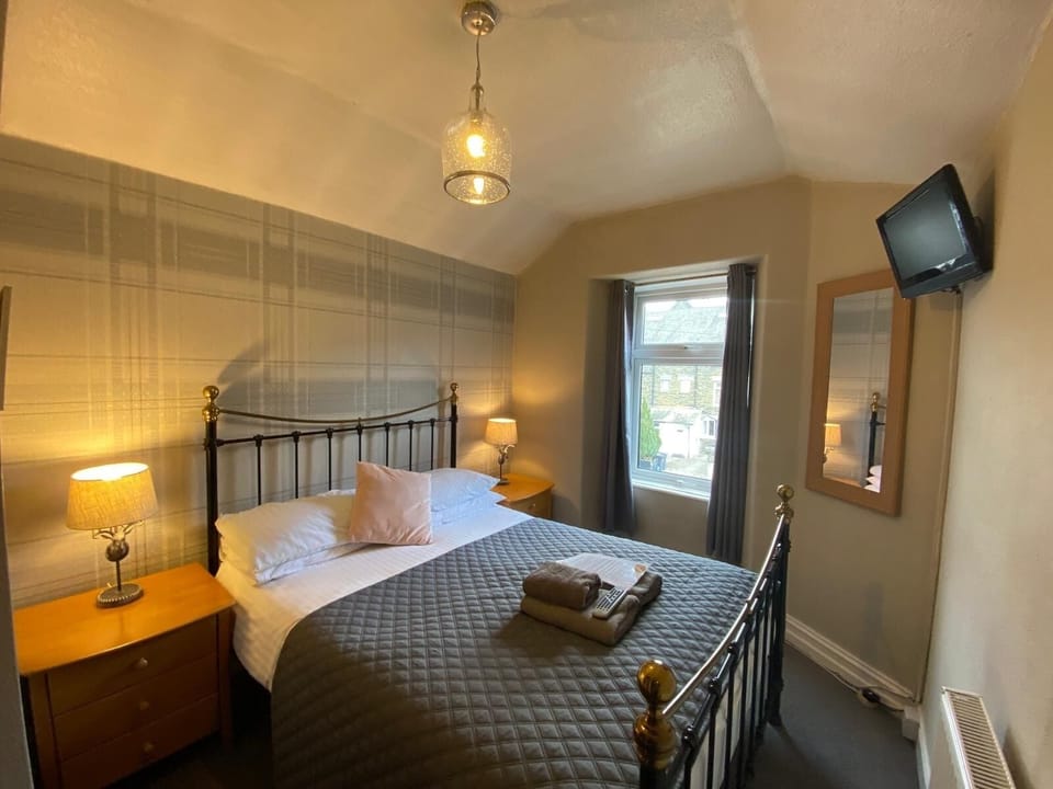 Double Room | Free WiFi, bed sheets