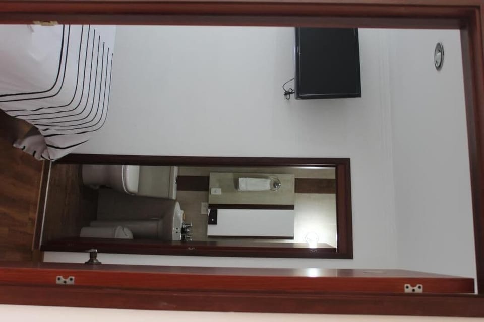 Select Comfort beds, in-room safe, desk, iron/ironing board