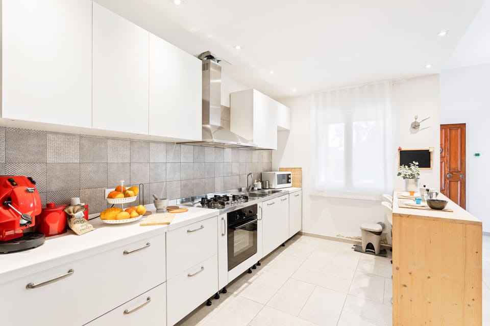 Apartment, 1 Bedroom | Private kitchen | Full-size fridge, microwave, oven, stovetop