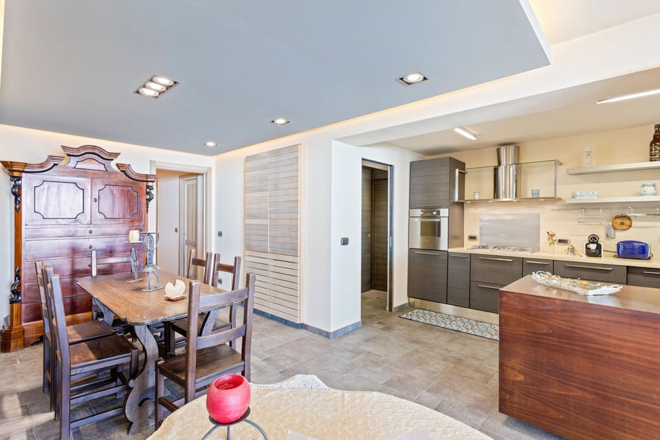Apartment, 3 Bedrooms | In-room dining