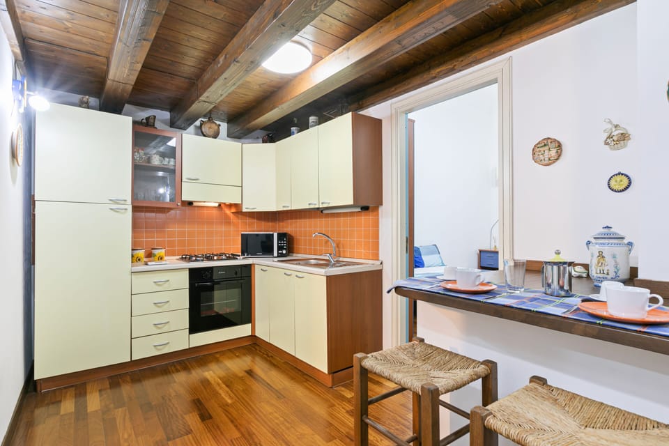 Apartment, 3 Bedrooms | Private kitchen | Full-size fridge, microwave, oven, stovetop