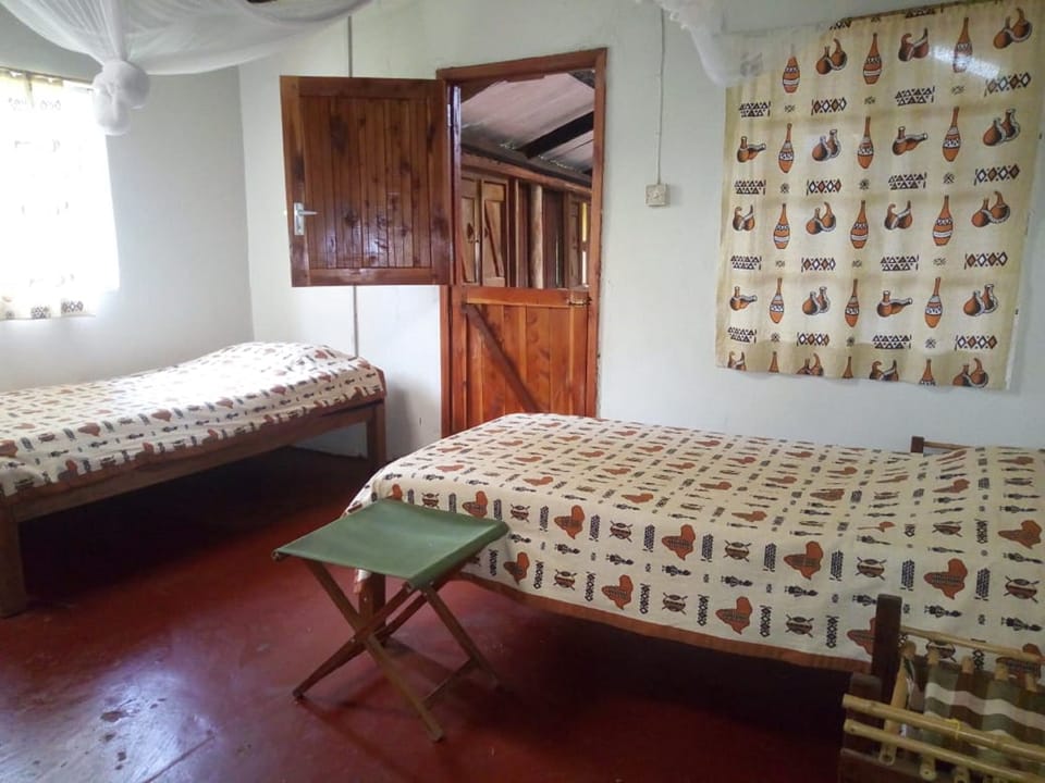 Twin Room | Desk, blackout drapes, free WiFi, bed sheets
