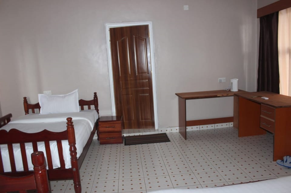 Standard Room | Desk, free WiFi, bed sheets
