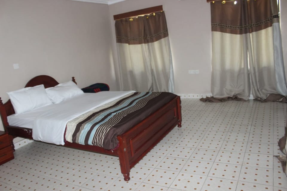 Standard Room | Desk, free WiFi, bed sheets