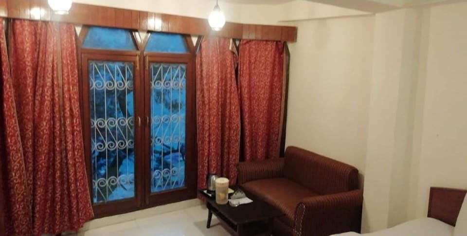 Deluxe Double Room | Minibar, in-room safe, individually decorated, individually furnished