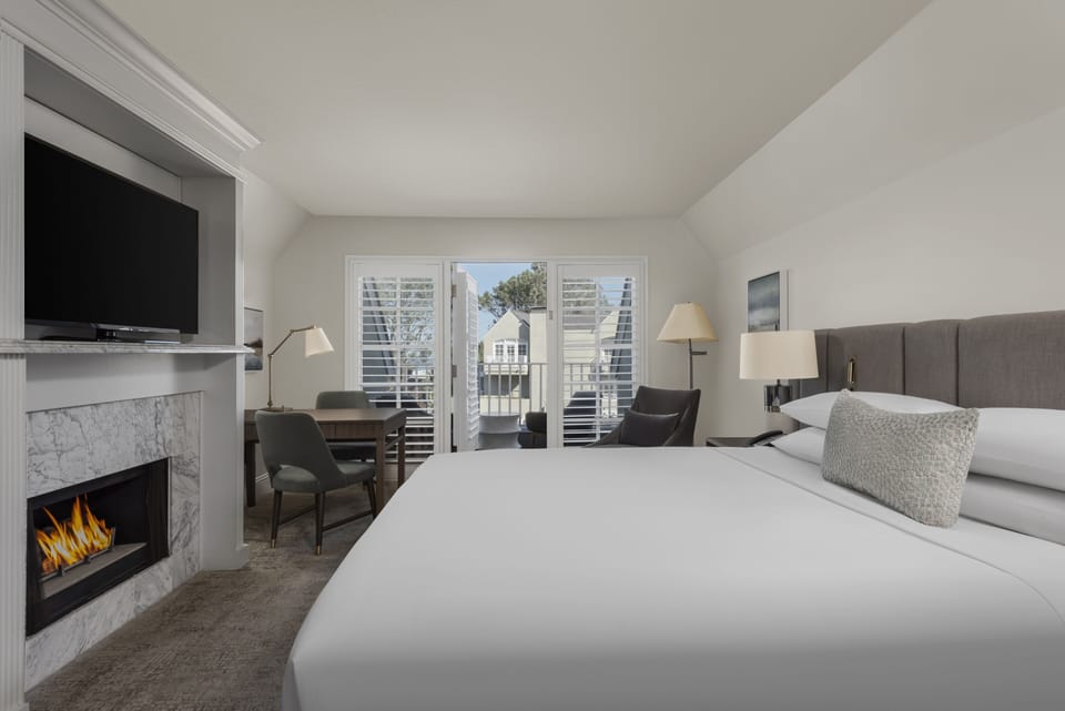 Room, 1 King Bed, Fireplace (Coastal) | Egyptian cotton sheets, premium bedding, pillowtop beds, minibar