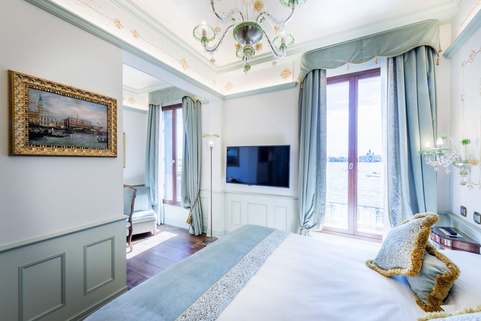 Deluxe Double Room Canal View | Egyptian cotton sheets, premium bedding, minibar, in-room safe