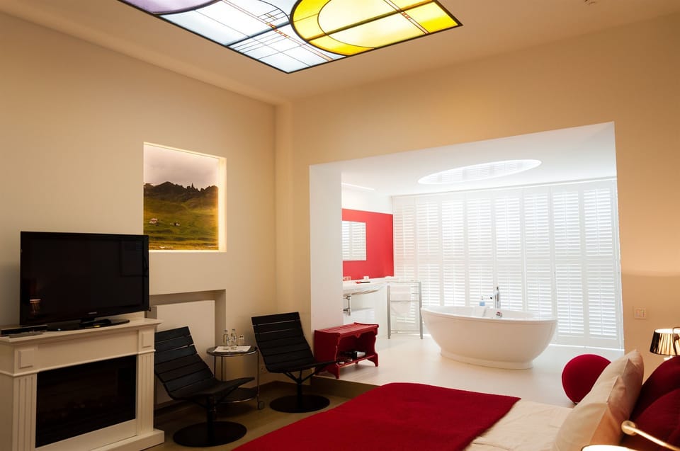 Deluxe Double Room, Balcony | Premium bedding, in-room safe, individually decorated
