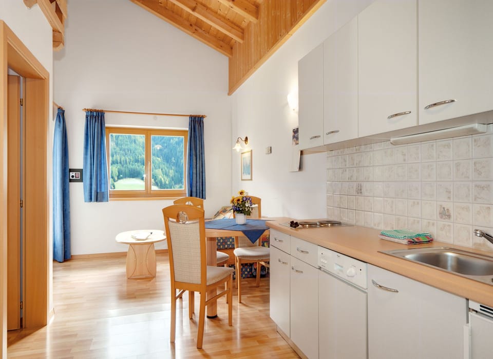 Comfort Apartment, 2 Bedrooms | 2 bedrooms, Egyptian cotton sheets, hypo-allergenic bedding