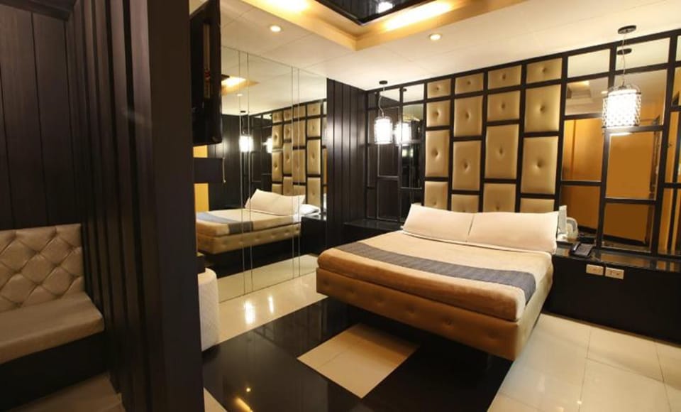 Deluxe Room | In-room safe, desk, WiFi (free)