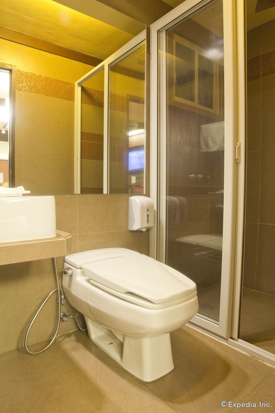 Super Deluxe | Bathroom | Shower, free toiletries, hair dryer, bidet