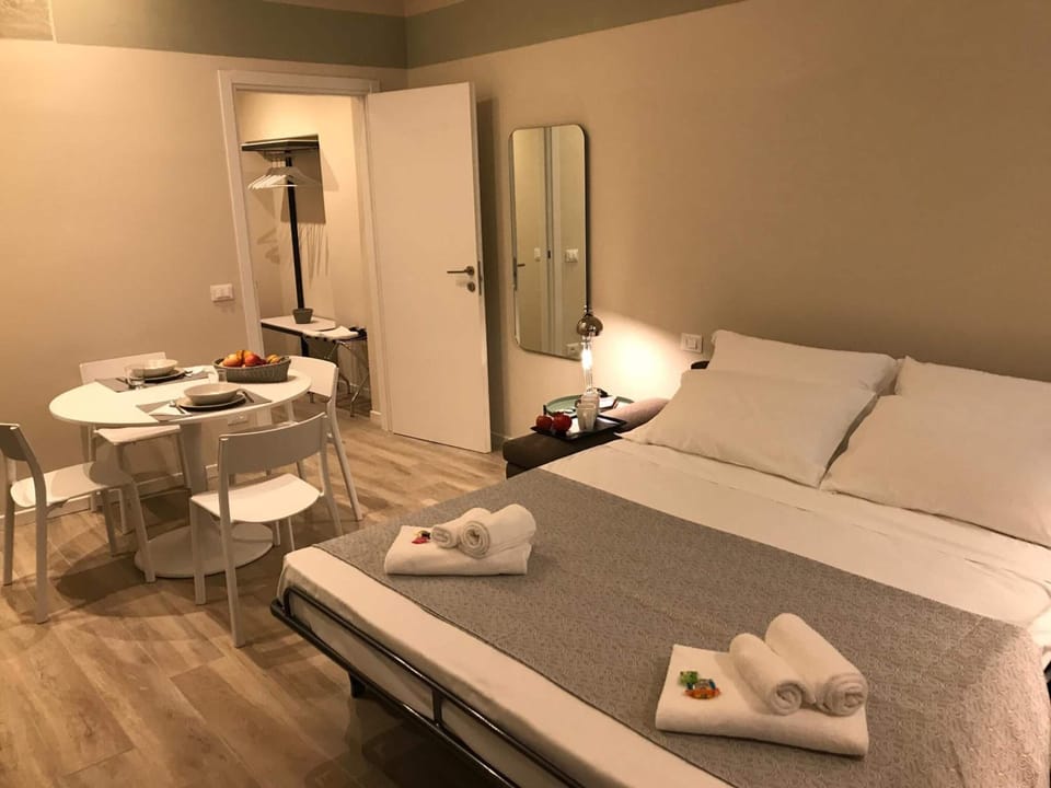 Deluxe Apartment | Minibar, desk, soundproofing, WiFi (free)