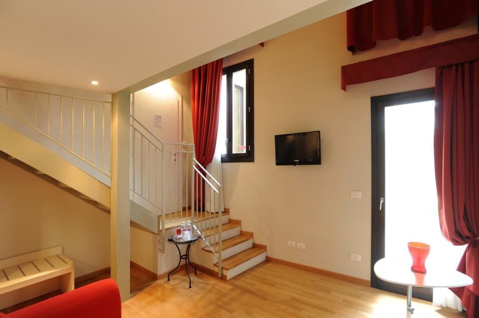 Duplex | Living room | Flat-screen TV