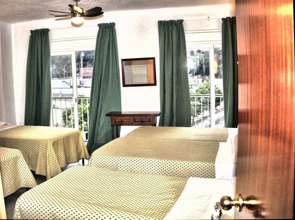 Hostal Isabel Hostel in Blanes
