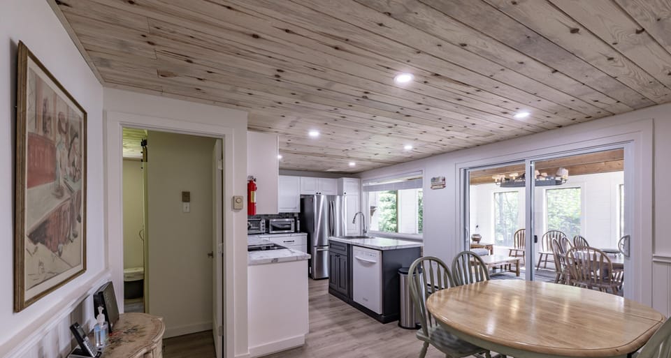 Kitchen &amp; Dining