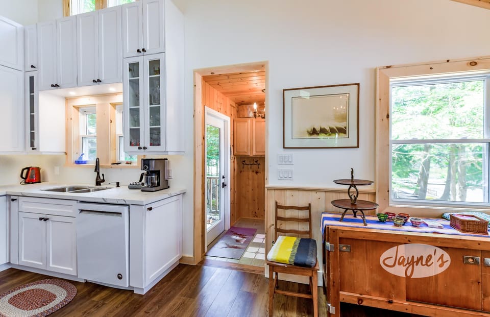Main Cottage - Interior Entrance