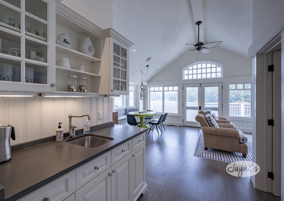 Boathouse Entrance &amp; Kitchen
