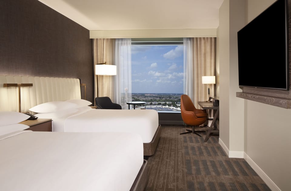Premium bedding, in-room safe, desk, laptop workspace
