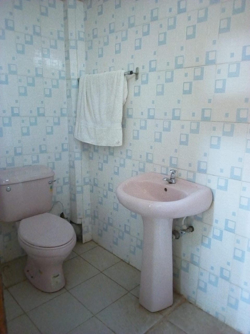 Standard Room | Bathroom | Shower, rainfall showerhead, free toiletries, towels