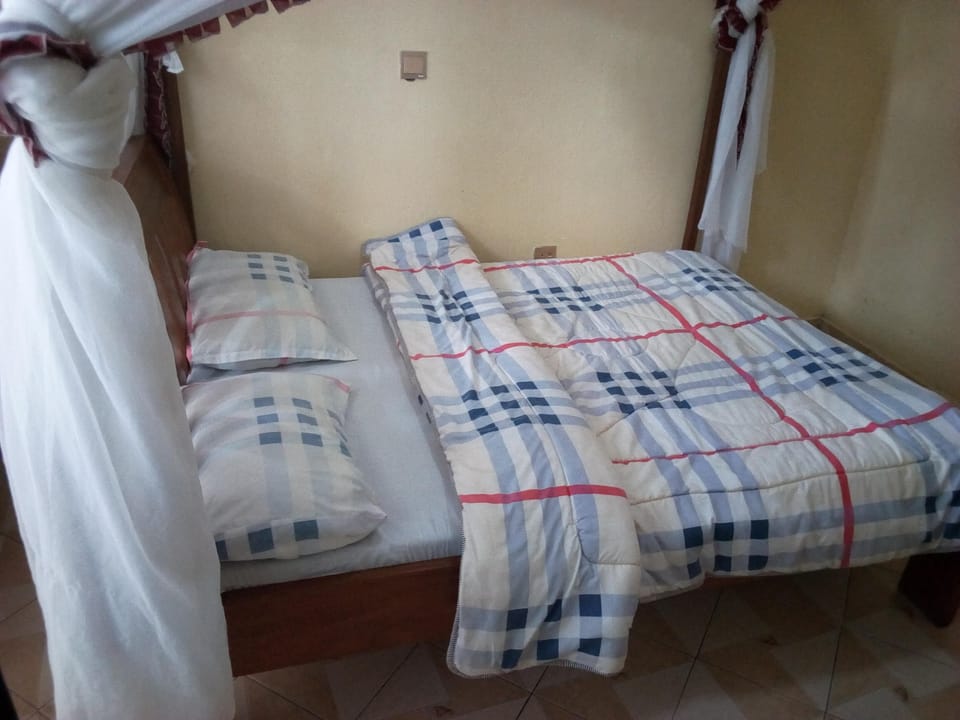 Standard Room | Desk, blackout drapes, free WiFi, bed sheets
