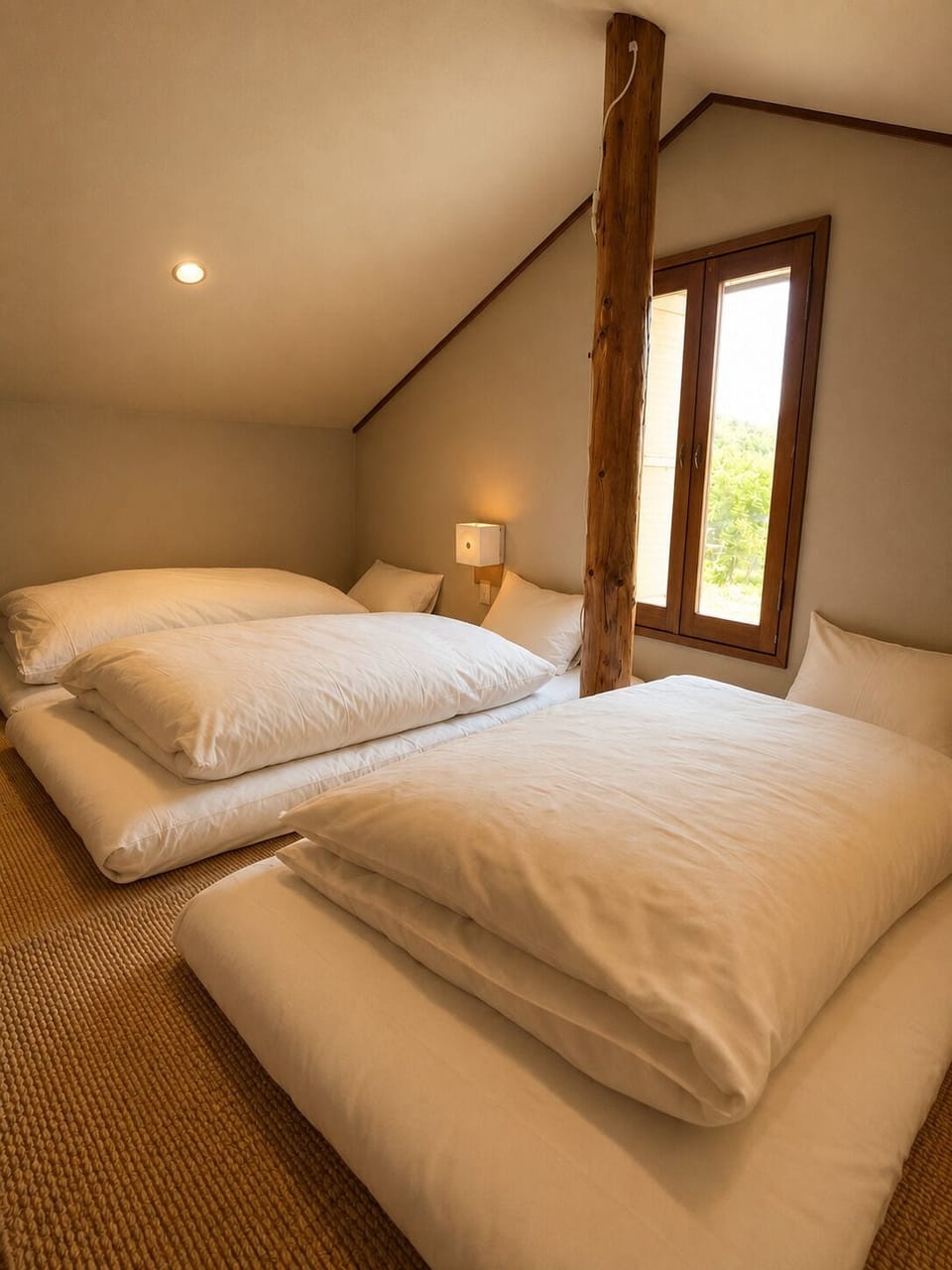 Traditional Room | Premium bedding, down comforters, pillowtop beds, desk