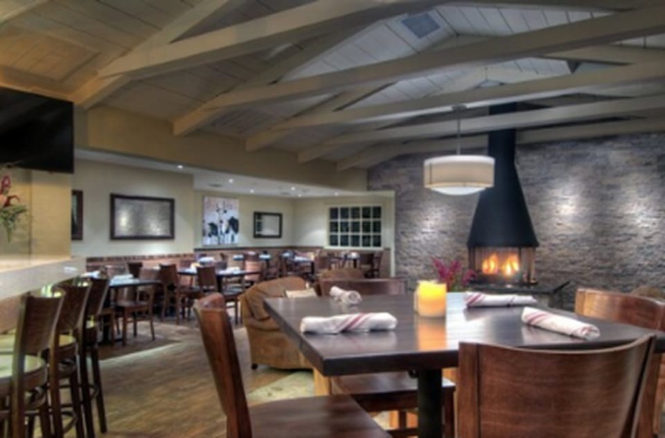 Lunch and dinner served, American cuisine