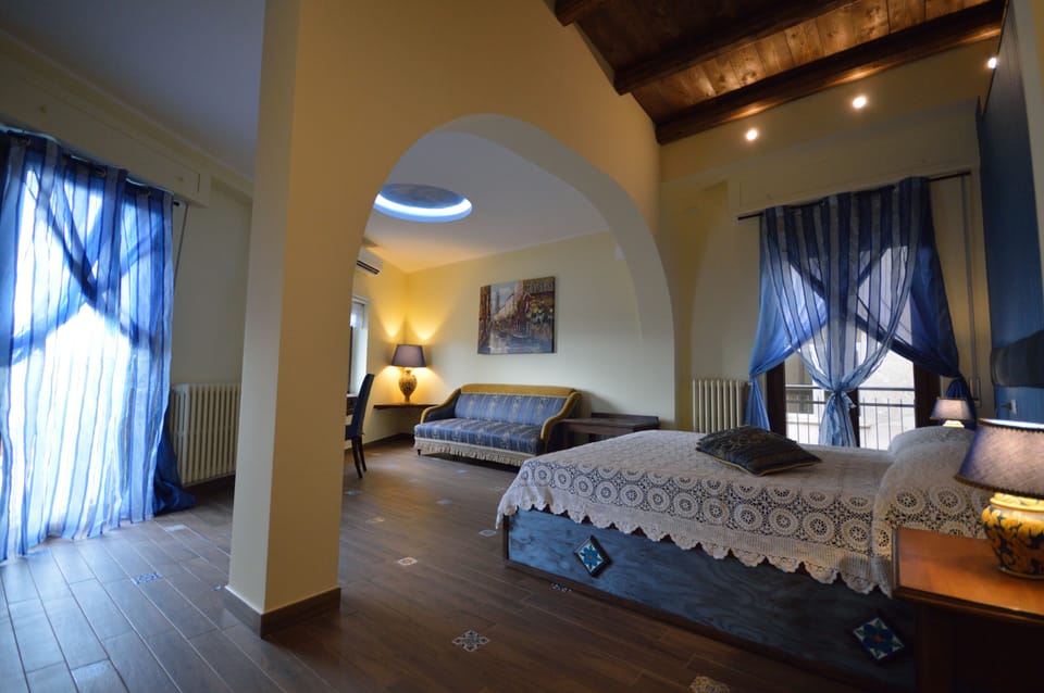 Superior Studio Suite | Egyptian cotton sheets, premium bedding, minibar, individually decorated