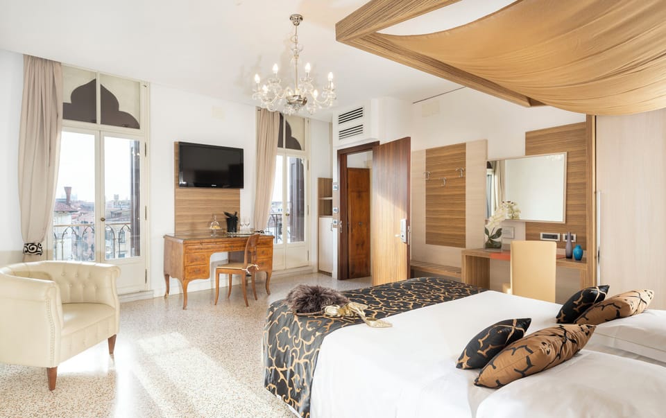 Exclusive Double on the Gran Canal | Minibar (some free items), WiFi (free), bed sheets
