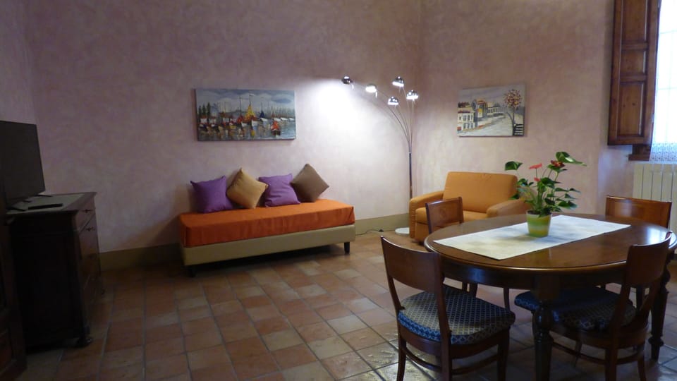 Comfort Apartment, 1 Bedroom (Le Ginestre) | Living room | TV