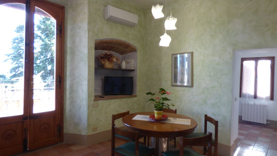 Comfort Apartment, 1 Bedroom (Le Viole) | In-room dining
