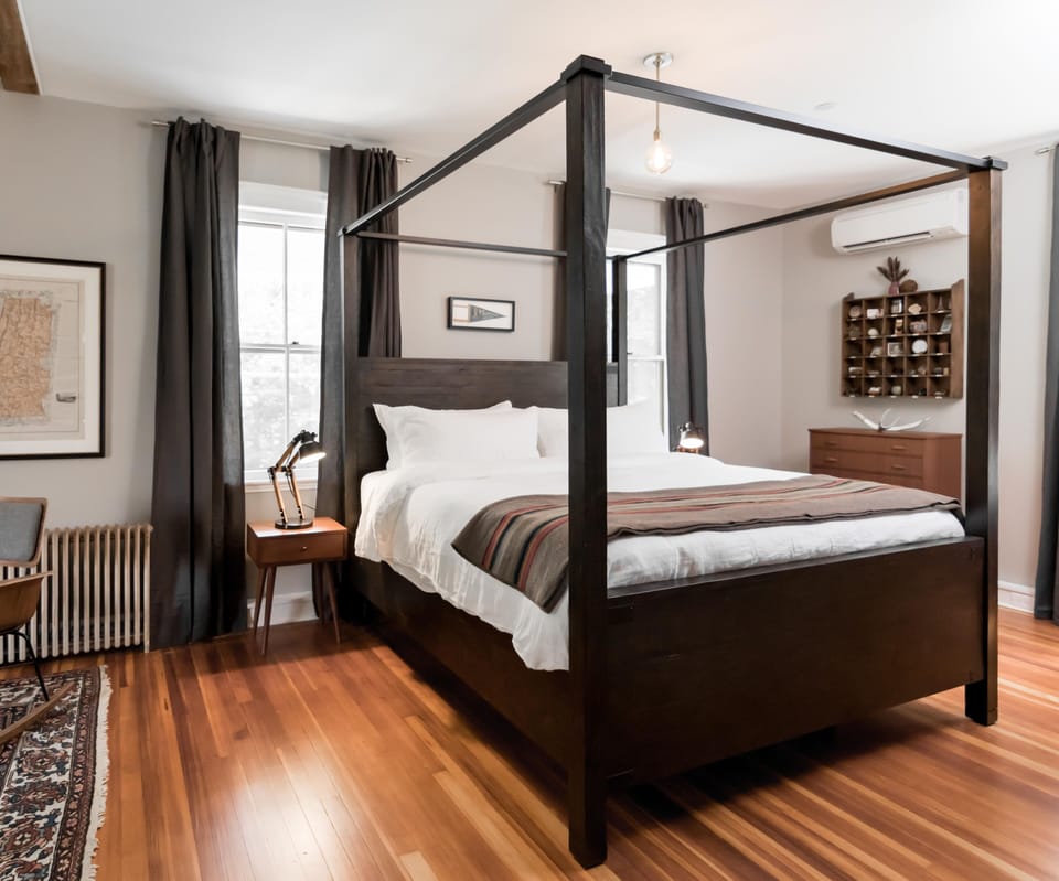Standard Room, 1 Bedroom, Non Smoking (Room 1) | Individually decorated, individually furnished, desk, laptop workspace