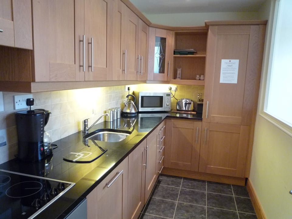 House, 3 Bedrooms, Fireplace, Sea Facing | Private kitchen | Coffee/tea maker, fridge, microwave, oven