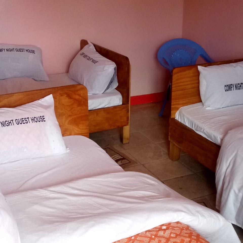 Twin Room | Desk, free WiFi, bed sheets