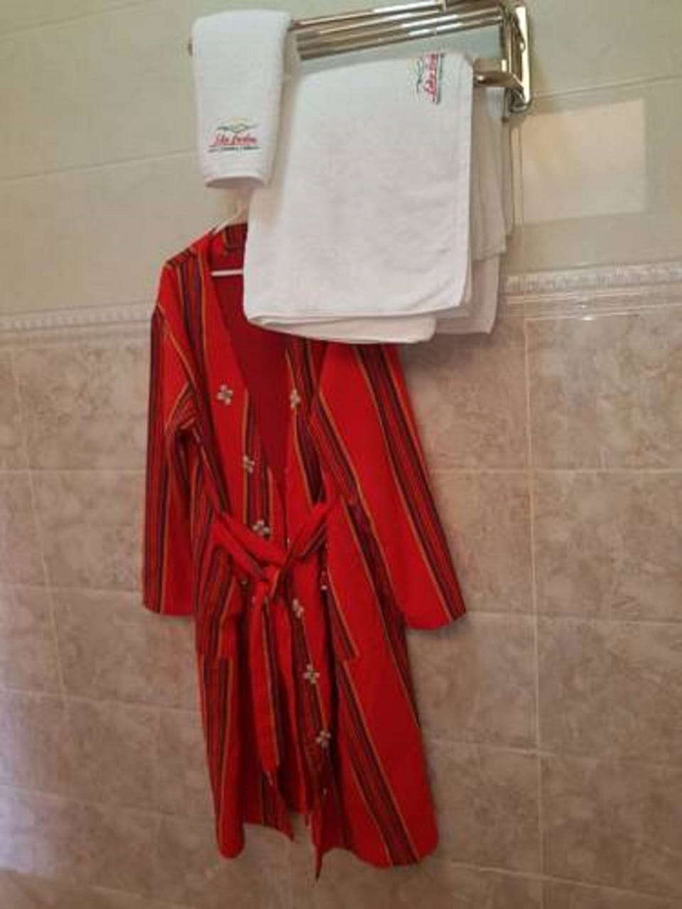 Executive Room | Bathroom amenities | Shower, rainfall showerhead, free toiletries, bathrobes