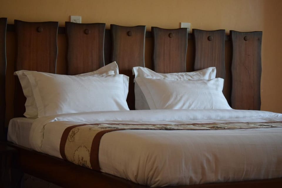 Executive Room | Desk, iron/ironing board, free WiFi, bed sheets