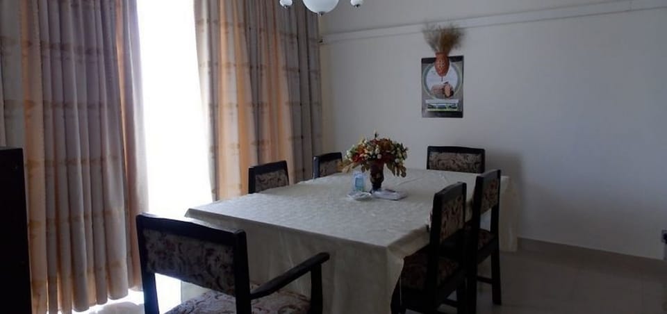 Business Suite | In-room dining