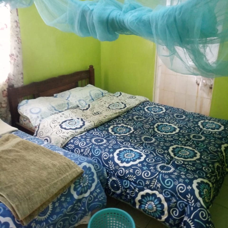Double Room | Desk, free WiFi, bed sheets
