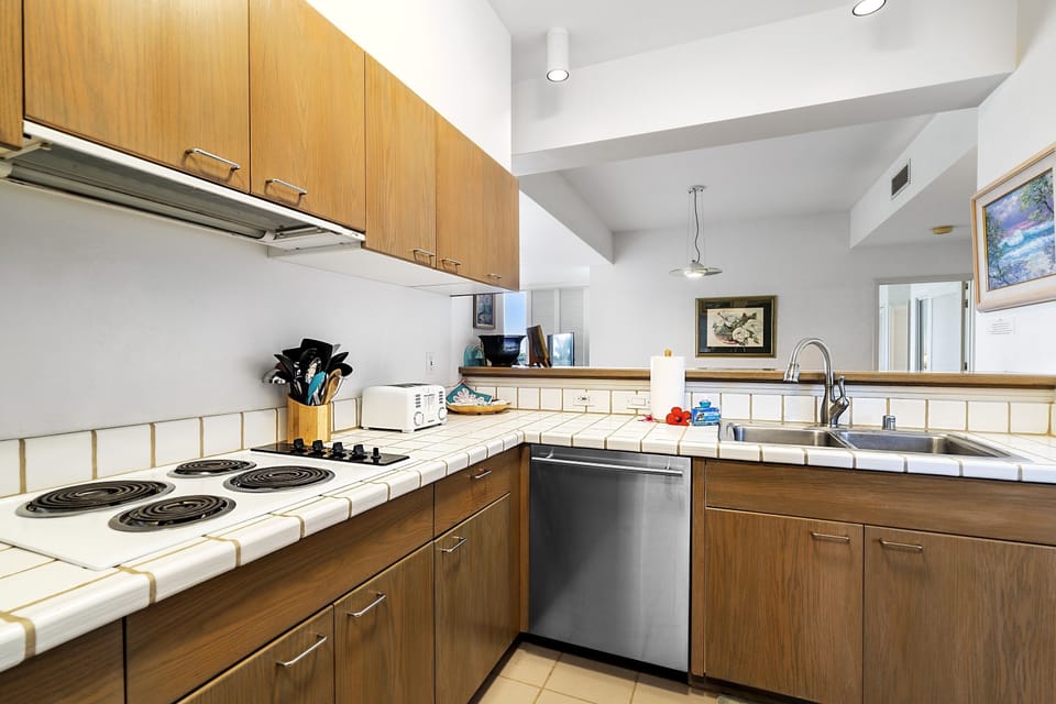 Condo, 2 Bedrooms | Private kitchen | Coffee/tea maker, fridge, oven, toaster