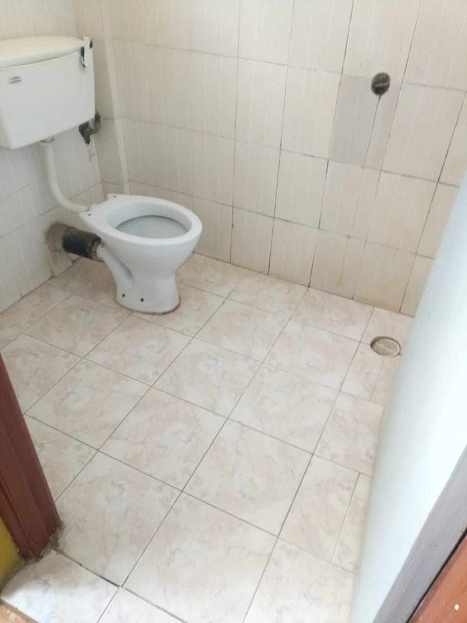 Double Room | Bathroom | Shower, rainfall showerhead, free toiletries, towels