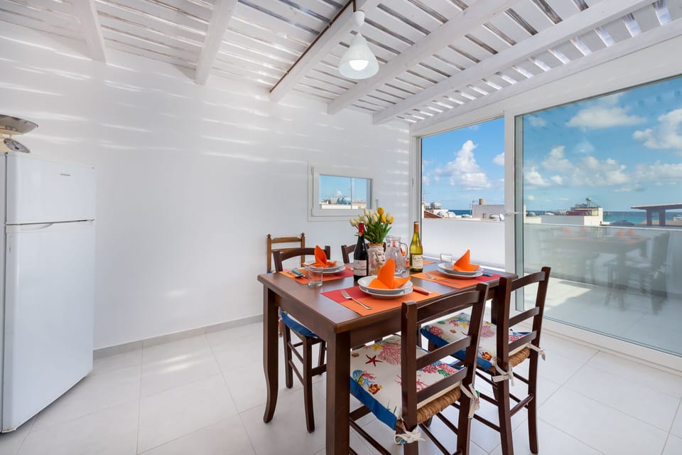 Apartment, 2 Bedrooms, Terrace, Sea View (Casa Marina) | In-room dining