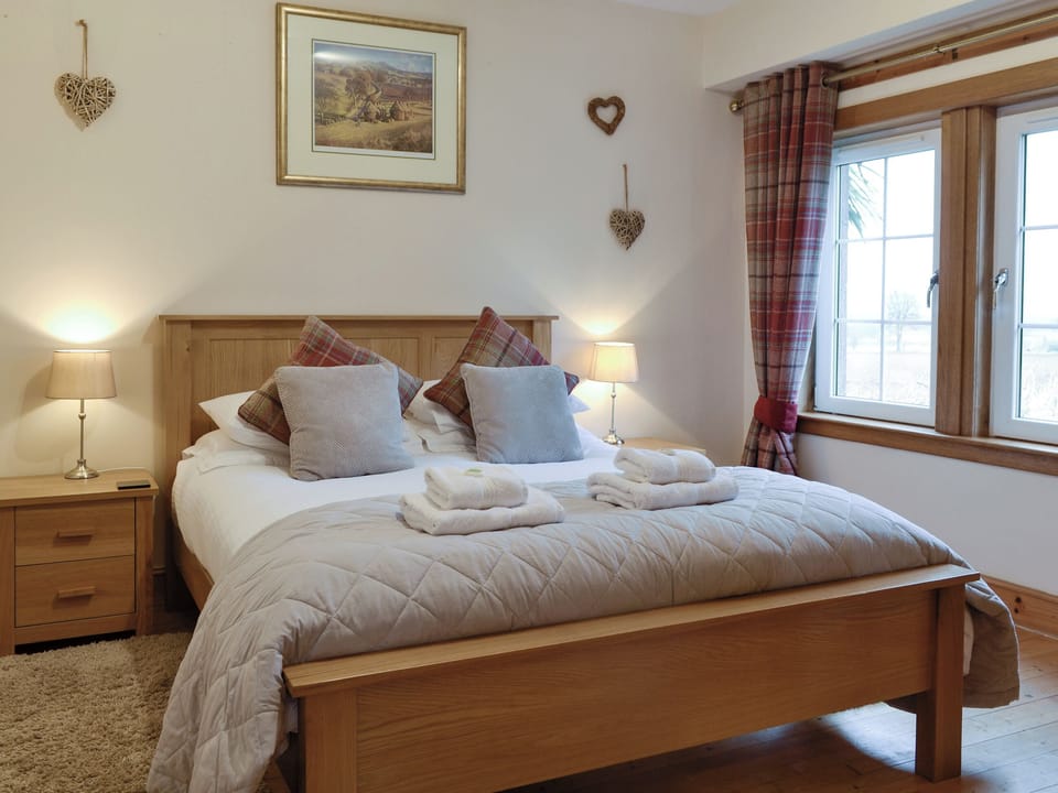 Relaxing double bedroom | Baldowrie Farm Cottage, Kettins, near Blairgowrie