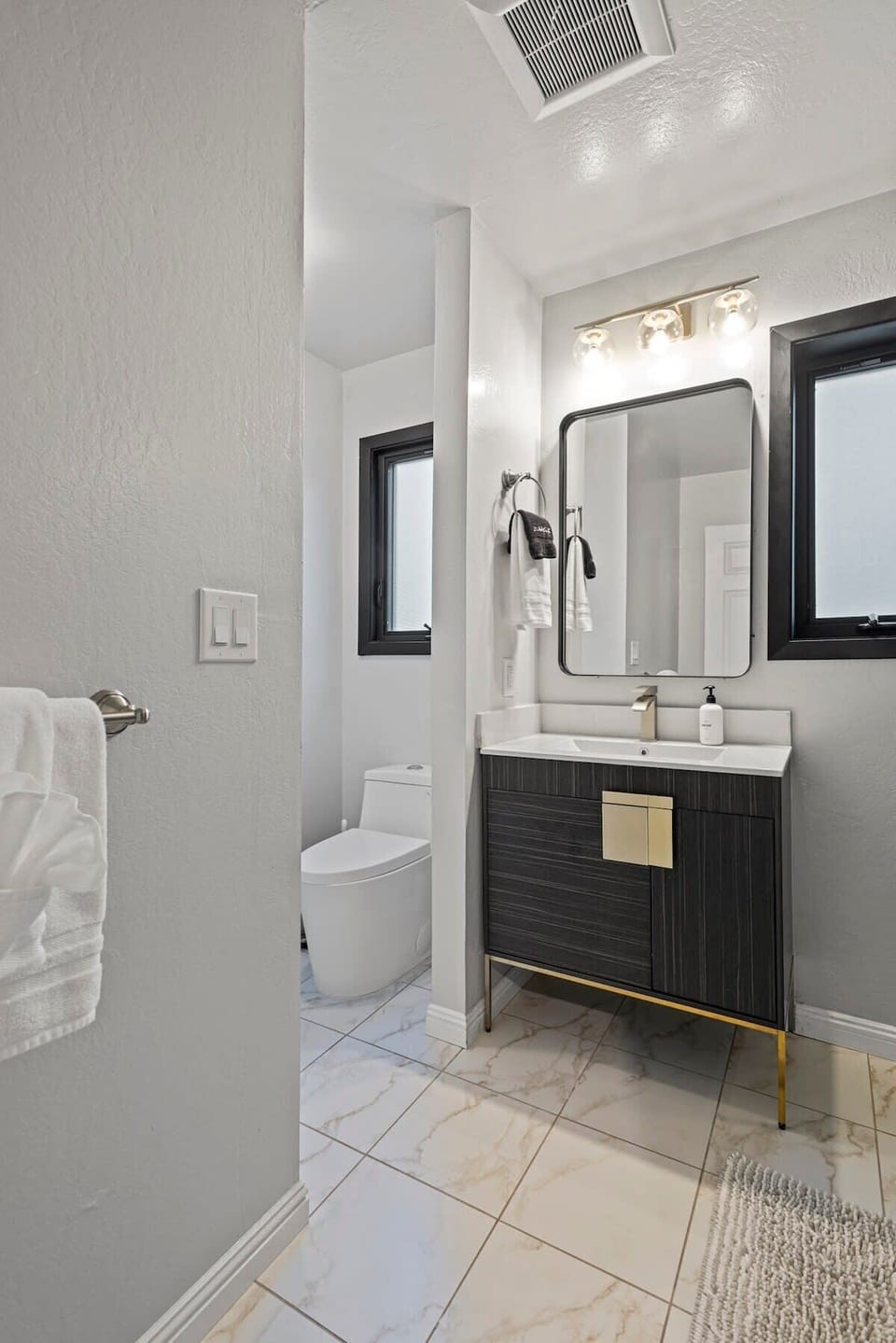 Compact yet efficient sink