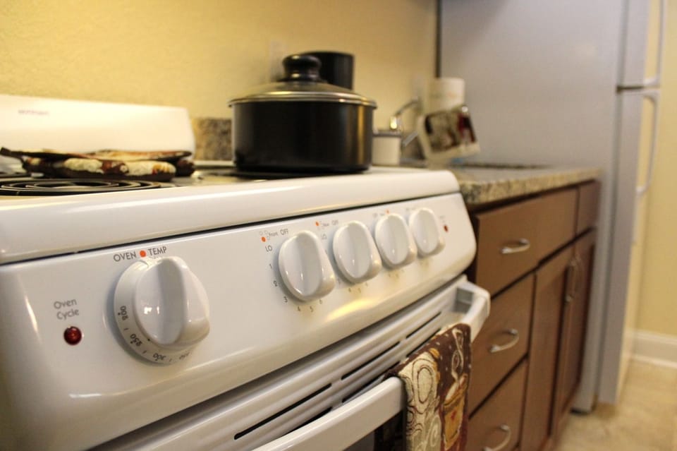 Full-size fridge, microwave, stovetop, coffee/tea maker