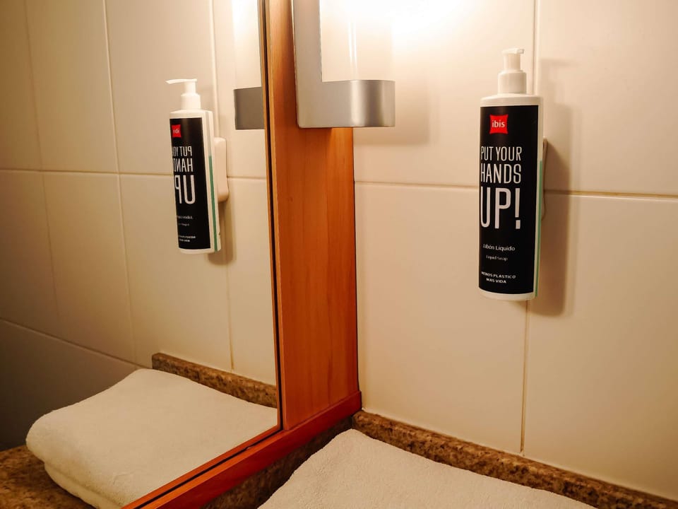 Room, 1 Queen Bed | Premium bedding, pillowtop beds, in-room safe, desk